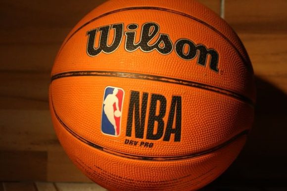 Por qu&eacute; la NBA gana dinero y el baloncesto europeo lo pierde: una lecci&oacute;n de dise&ntilde;o institucional